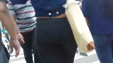 Bellyful Girls in Tight Jeans Butt