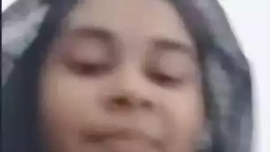 Topless hijab girl seduces boyfriend on live cam