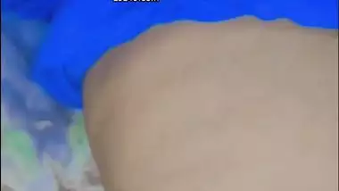 Tight ass desi housewife fingering and fucking