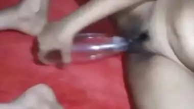 Choot Ki Khujli Mitane Ko Bottle Hi Choot Me Ghusa Dali Mai