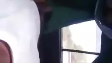 18 yr old teen’s Pakistani sex video from lover’s car