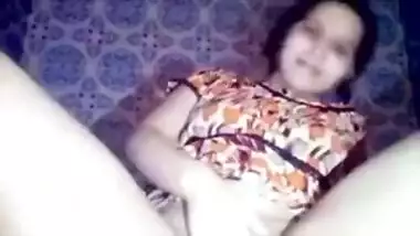 Big ass Muslim girl flaunting her lower body parts