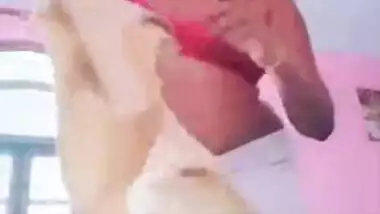 Swathi Naidu Covering Boobs With New Blouse
