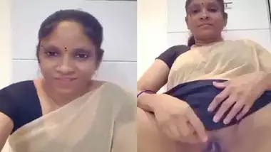 Desi Mallu Pussy - Kochi Mallu Aunty Lifting Saree Pussy Showing indian amateur sex