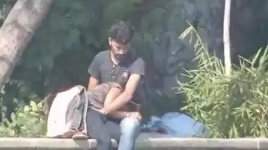 Indian Couple Outdoor Public Bj And Fingered In Broad Daylight While People  Watching indian amateur sex