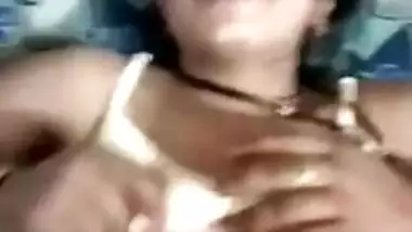 Village Desi XXX bitch smiling while getting fucked by her boyfriend MMS