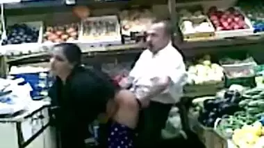 Mature couple enjoy a quick fuck in the super market