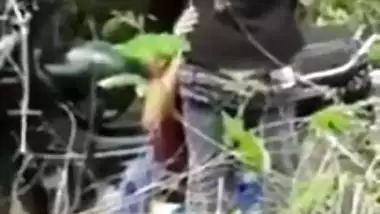 Nepali couple’s outdoor xxx video on a bike