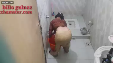 Gujarati Girl Bathing - Pakistani Girl Taking Bath indian amateur sex