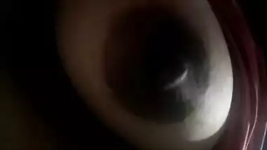 Desi slut thinks her XXX tits are too sexy not to be exposed worldwide