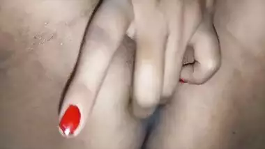 Desi Boudi fingering Pussy