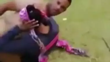 Driver caught lover fucking his wife outdoor in hot Desi mms video