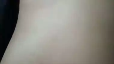 Chubby Bangla lady allows her cousin to press her boobs