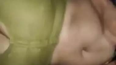 Milk tanker bhabhi showing her boobs