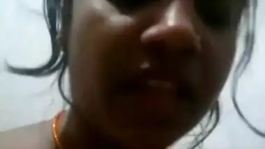 Innocent Desi Bhabhi nude show on VC