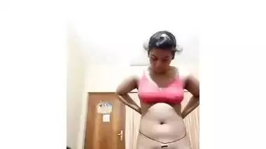 Desi sex whore like this deserves to pose naked on XXX phone camera