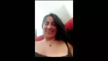 Pakistani MILF nipple show selfie