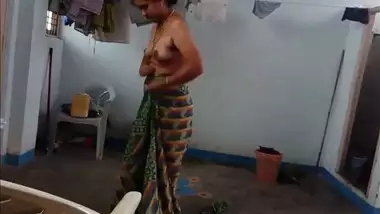 Saree Aunti Pising Videos Hidden - Desi Village Bhabi Xxx Spy Cam Catches Aunty In Saree Pissing indian  amateur sex