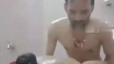 Desi nude couple fucks in the bathroom while bath