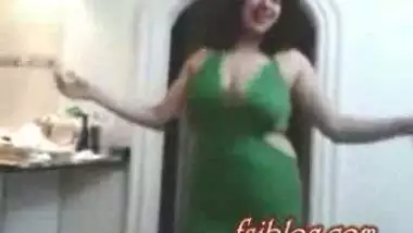 380px x 214px - Gorgeous Horny Paki Bhabi Dancing Front Of Cam indian amateur sex