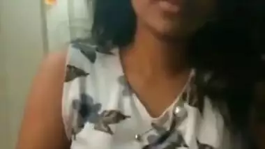 Mumbai slut prajakta giving blowjob