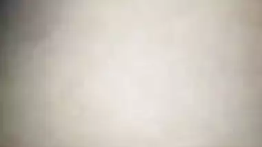Desi clean pussy fucking MMS video clip of Desi girl with lover