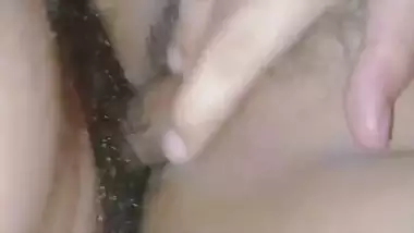 A young guy fills his cum in his GF’s deep cunt